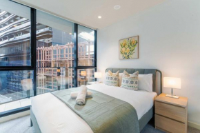 Luxe 2BR Retreat POOL GYM & PARKING South Yarra